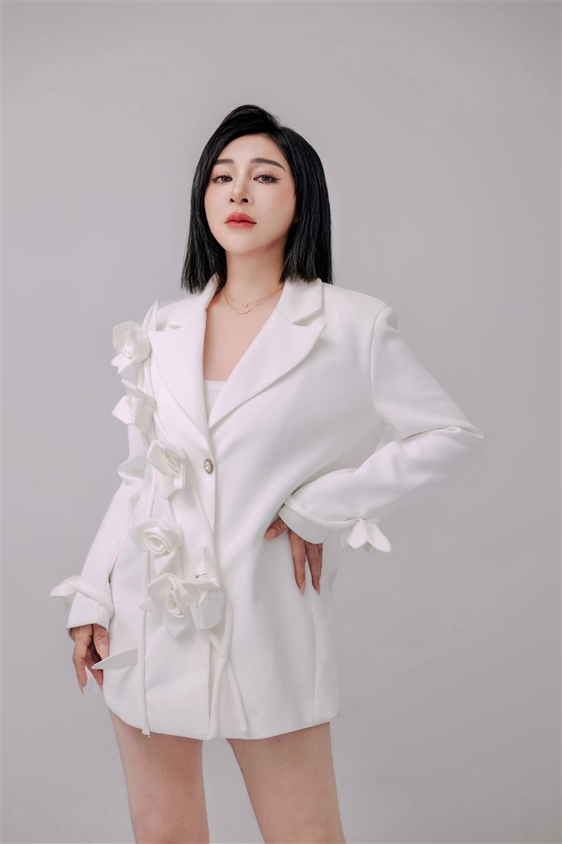 15組藝人齊聚劍湖山《耐斯歌廳秀》熱鬧登場。（圖／劍湖山世界提供）