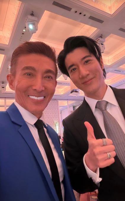 王力宏(右)來台喝喜酒與潘若迪合照。(圖/翻攝自IG @funkydance_pan)