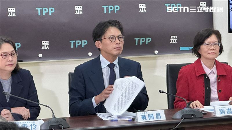 黃國昌出席「民眾黨版《保衛國家安全及強化不對稱戰力計畫採購特別條例草案》」記者會。（圖／記者詹宜庭攝影）