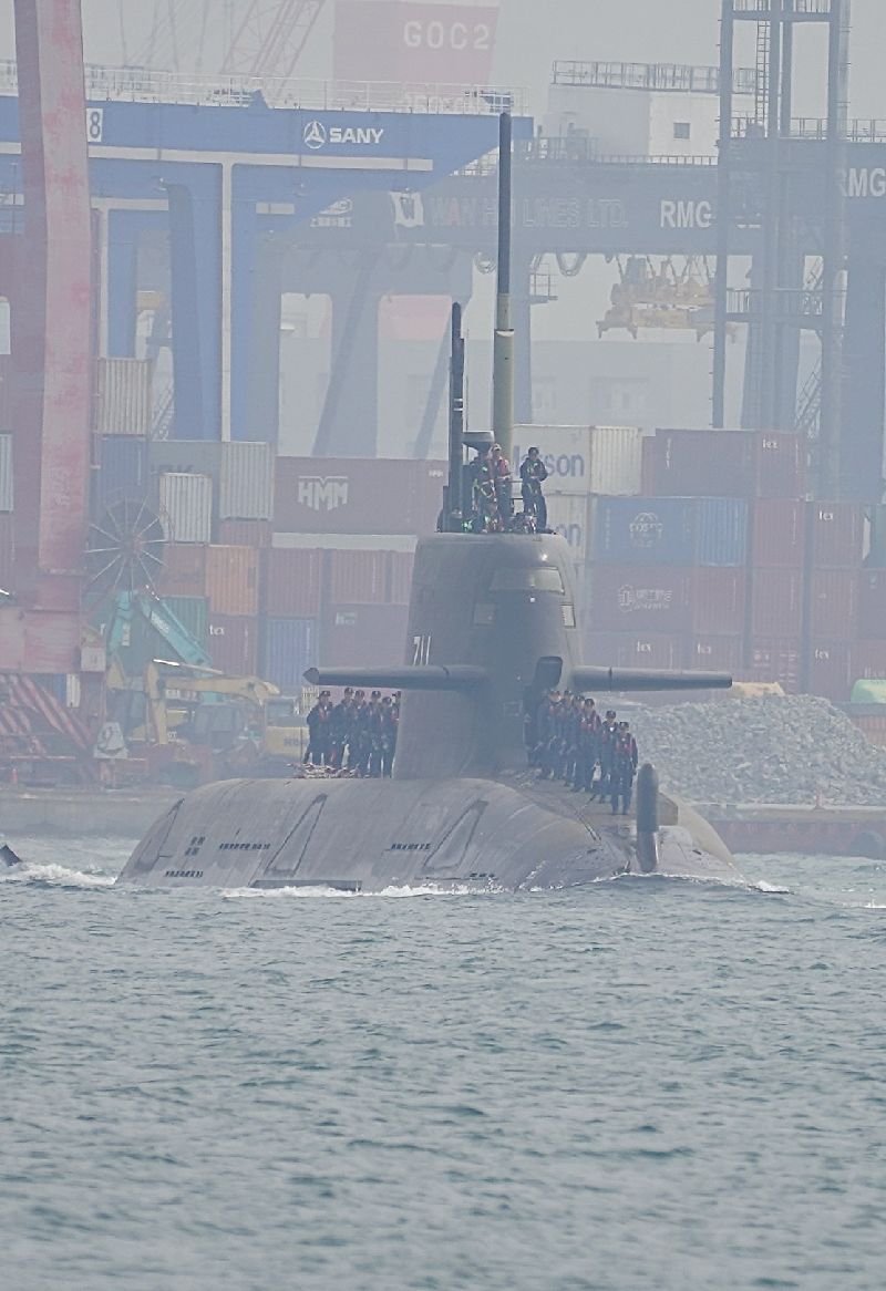 潛艦國造原型艦「海鯤號」26日第6次海上測試，至於測試內容及交艦時間，台灣國際造船股份有限公司表示，還無法說明