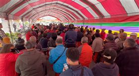 彰化預約皮蛇疫苗，大排長龍，「代排1000元」，衛生局警告：最高罰25萬(圖／翻攝畫面)