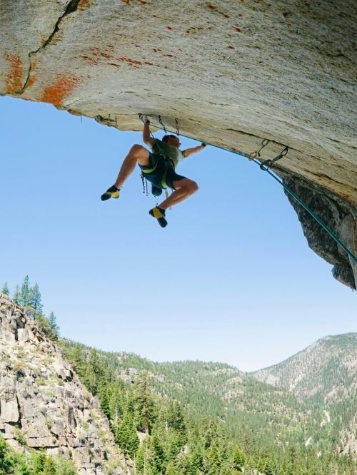 震撼！霍諾德徒手獨攀101吐心聲：這條路「沒人支持」，只有我為愛而行。（圖／翻攝自IG @alexhonnold）