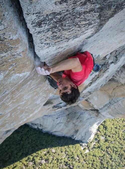 震撼！霍諾德徒手獨攀101吐心聲：這條路「沒人支持」，只有我為愛而行。（圖／翻攝自IG @alexhonnold）