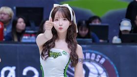 三上悠亞來台跳啦啦隊。（圖／翻攝自三上悠亞IG）