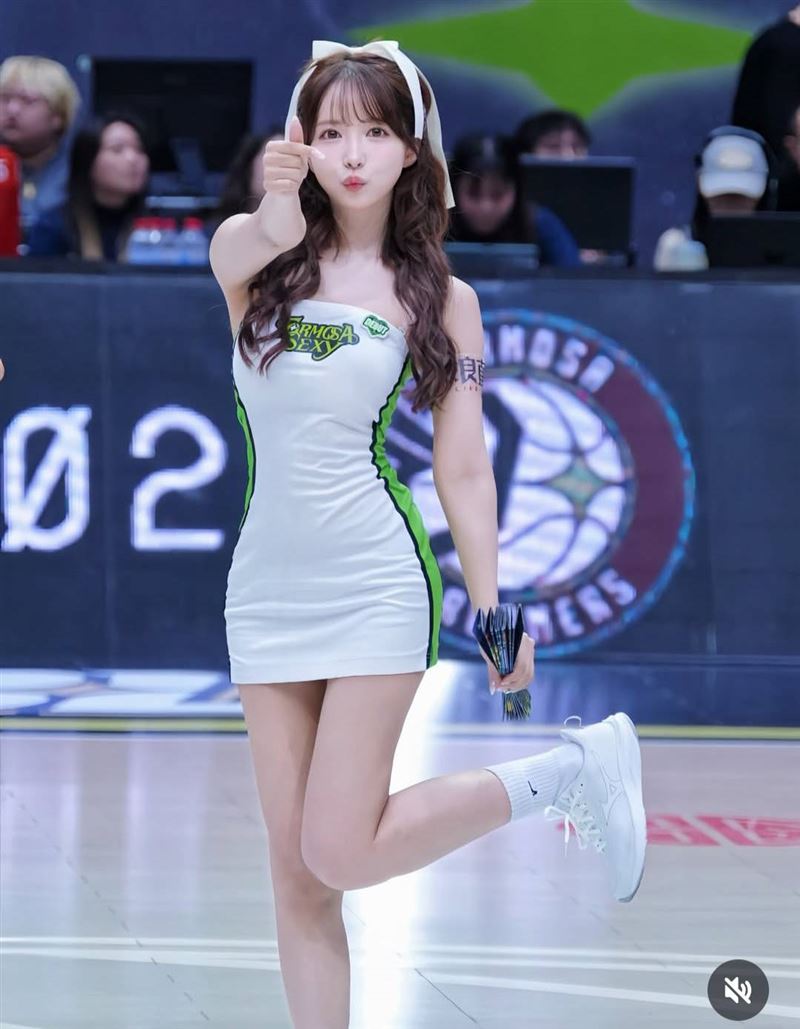 三上悠亞來台跳啦啦隊。（圖／翻攝自三上悠亞IG）