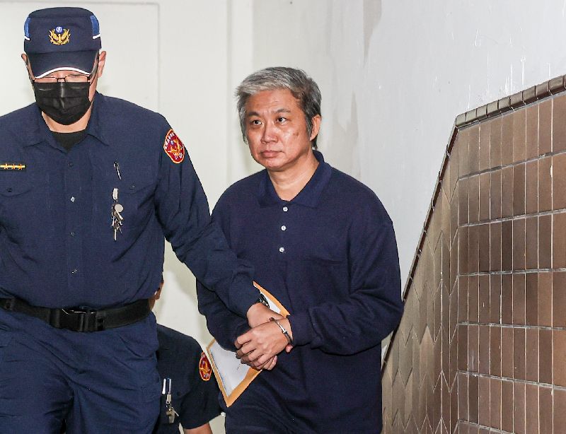 涉違反國家安全法遭起訴的台商鄭明嘉(右)移審台灣高等法院,高檢署指出,鄭明嘉涉嫌為中共統戰部在台發展組織