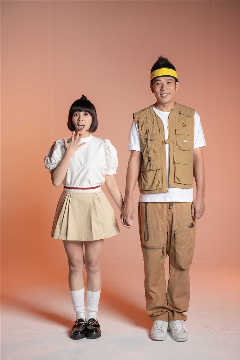 香蕉哥哥、草莓姐姐領軍18位家族成員，打造魔法樂園。（圖／東森提供）