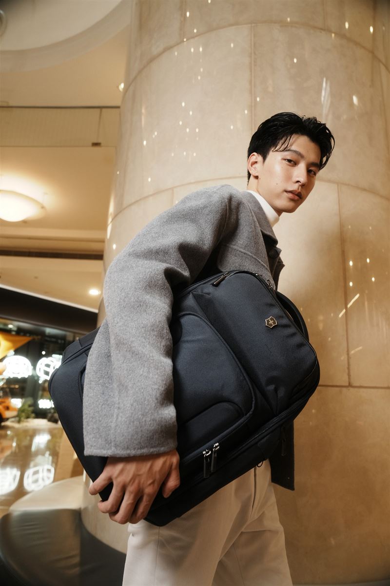 新生代男演員徐碩廷在高頻移動與工作切換的日常中，也選擇這套裝備作為行動夥伴 。（圖／品牌業者提供）