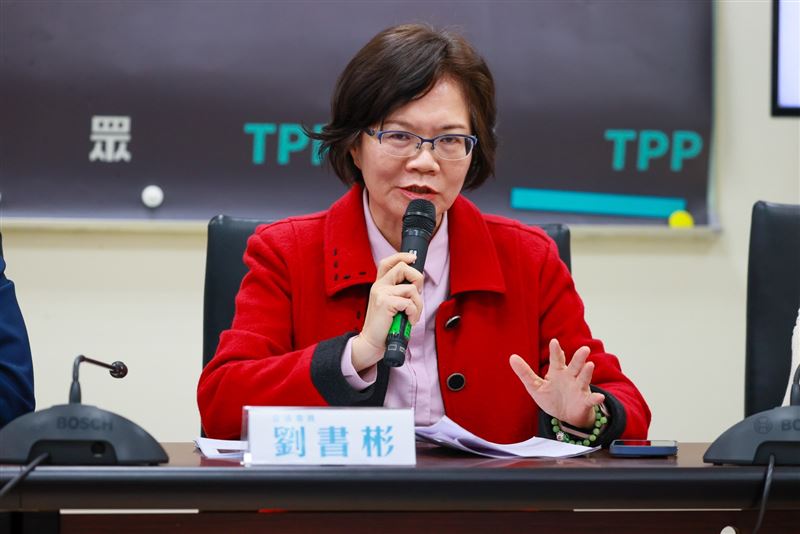 劉書彬被爆拿錯誤數字批軍購。（圖／民眾黨團提供）