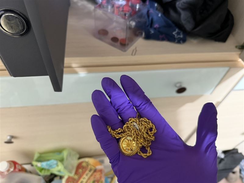 搶走的金飾也在另一名嫌犯家中尋獲。（圖／翻攝畫面）