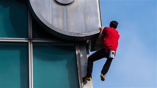 上101自拍不夠！抓包霍諾德1習慣　網嚇壞