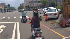 駕駛邊騎（開）車邊吸菸等行為，罰鍰提高。（圖／取自苗栗縣警察局）