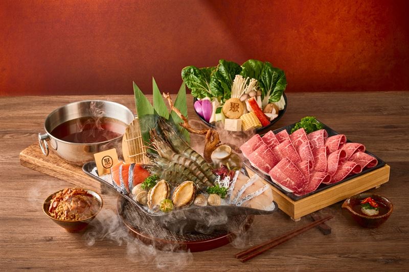 聚即日起推出霸王草蝦和旬鮮全魚雙人海陸特盛，雙人套餐1398元起。（圖／品牌業者提供）