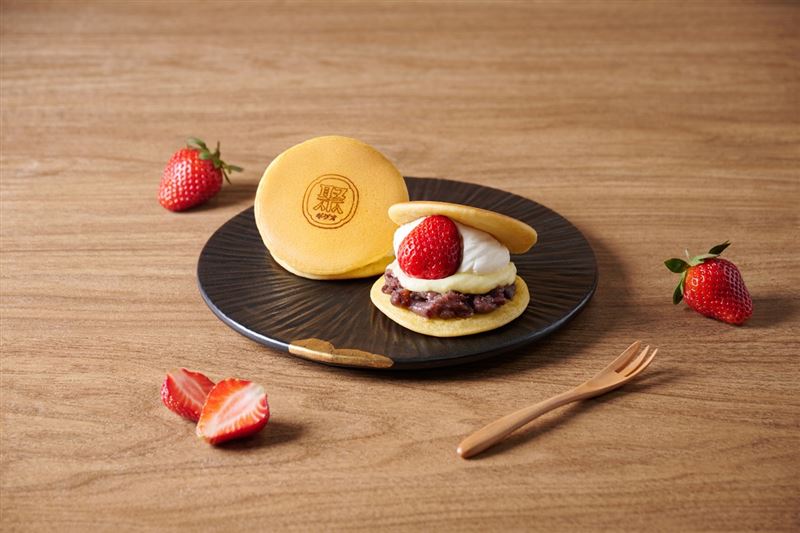 2/1-2/28到「聚 台北SOGO忠孝店」消費並完成活動任務，獨家招待季節限定的草莓銅鑼燒一份。（圖／品牌業者提供）