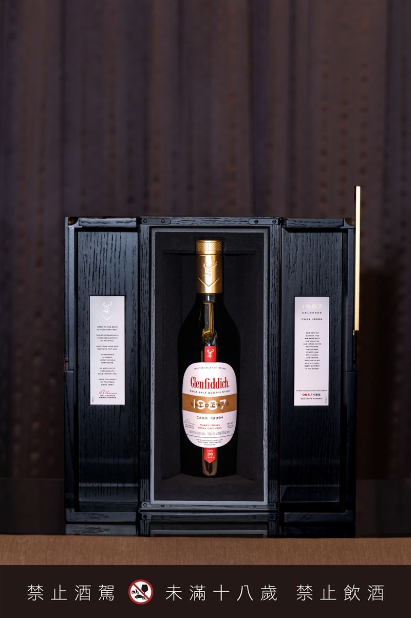 收藏盒以沉穩質感的黑梣木製成，盒身與瓶身酒標刻印台灣限定、專屬酒桶編號與瓶號，奠定其非凡的收藏價值與意義。（圖／品牌業者提供）