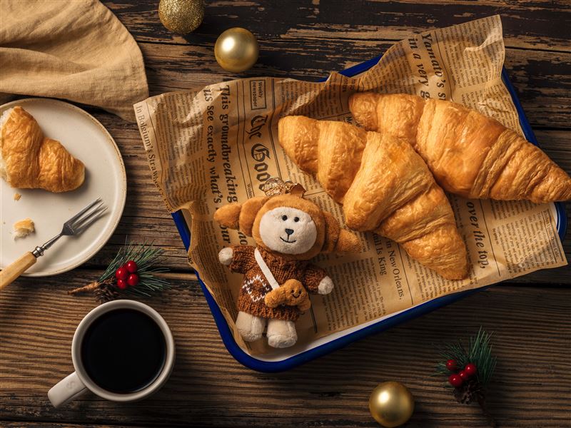 星巴克超人氣 Bearista化身「可頌裝扮MINI熊寶寶」回歸！於1月28日同步登場，邀你把可愛一次帶回家。（圖／品牌業者提供）