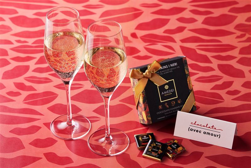 台北寒舍艾美酒店即日起至4月30日推出「慶祝每一種愛」住房專案，入住可享迎賓巧克力與精選雞尾酒，並可累計萬豪旅享家積分及住宿次數。（圖／飯店旅宿業者提供）