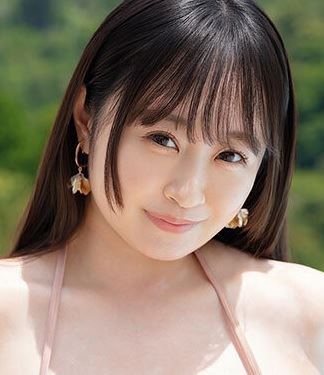 護理師春川柚乃擁有 I罩杯美胸，整天都要照顧病人，其實她私下超愛性愛的。（圖／翻攝自Ｘ）