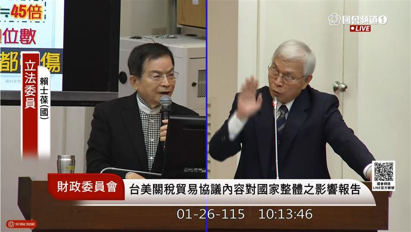 藍委賴士葆今在財委會火力全開，質疑台美協定15兆承諾「錢從哪來」，並對賭央行外匯不足，直喊「打死我不信」。總裁楊金龍見招拆招，強調外幣存款3100億美元「免驚啦」。面對賴搬出IMF報告質疑沒買黃金，楊金龍反酸IMF「不瞭解台灣」，展現定力，現場火花四射。（圖／翻攝自「國會頻道」網站）