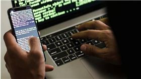 2025年最常被盜密碼出爐「123456」連霸，專家示警：姓名+數字超危險。（示意圖／Pexels）