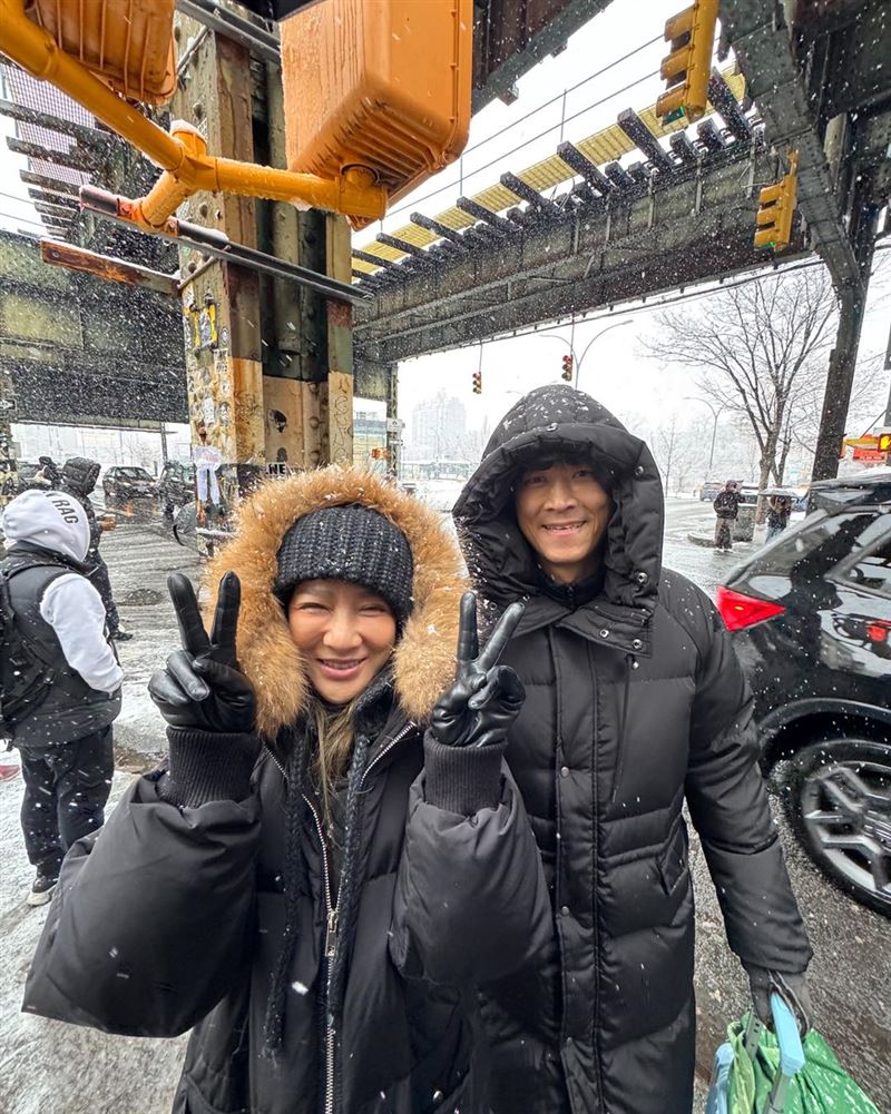 侯昌明（右）與曾雅蘭（左）赴美探望兒女，並造訪哈佛大學。（圖／翻攝自侯昌明臉書）