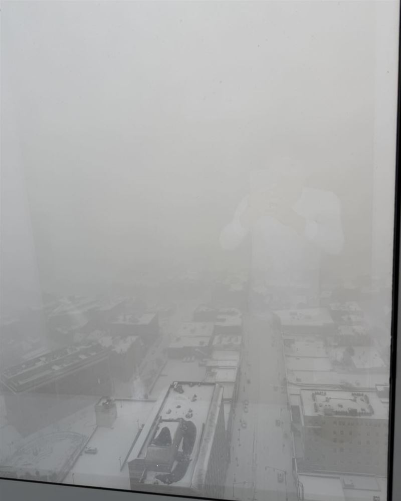 侯昌明夫婦在美國遇上10年一見強烈暴風雪，返台班機被迫取消延期。（圖／翻攝自侯昌明臉書）