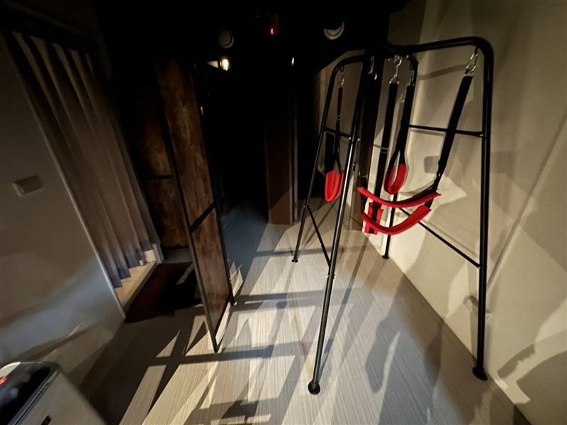 該會館表面上為男性交友休憩空間，實際上卻從事色情活動。（圖／翻攝畫面）