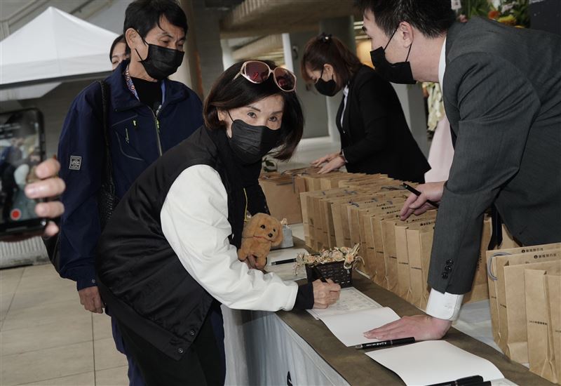 恬娃赴曹西平告別式。（圖／記者趙于瑩攝影）