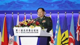 張又俠北京香山論壇演講中共中央軍委副主席張又俠30日在第十屆北京香山論壇作主旨演講，內容多處向美方喊話。過往在論壇發表演講的是中國國防部長，但前國防部長李尚福已在24日被免去職務。中央社記者呂佳蓉北京攝  112年10月30日