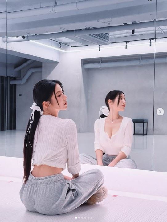 蔡瑞雪豐滿上圍辣翻全網。（圖／翻攝自IG @snowbabyq）