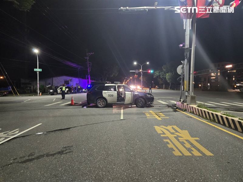 花蓮吉安豐田所周姓員警，駕駛警車撞擊分隔島。（圖／翻攝畫面）