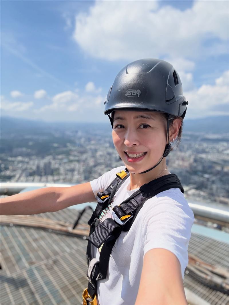 賈永婕坦言，直到攀登當天早上7時前，是否能如期進行仍無法拍板。(圖／翻攝自 賈永婕臉書)