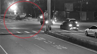 警車暴衝撞擊分隔島！花蓮24歲警受傷送醫