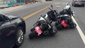 苗栗警局交通隊,三義鄉,轎車,紅燈,員警,車輛,警用重機（圖／翻攝畫面）