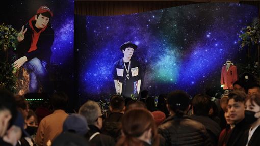 曹西平告別式現場曝　「生前最愛」送賓客