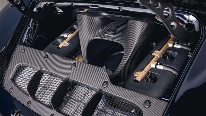 植入3.8升雙渦輪水平對臥六缸引擎。（圖／翻攝Singer網站）