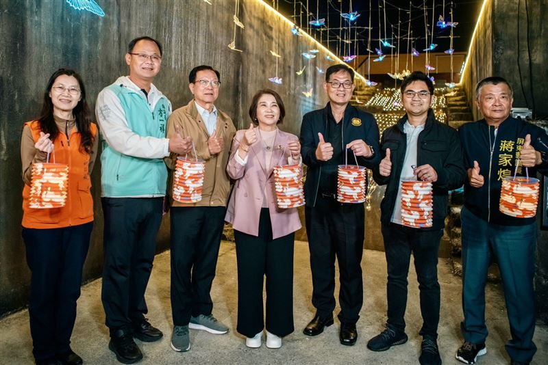 2026屏東燈節正式點燈，主燈秀「山之光」震撼全場。（圖／屏東縣政府提供）