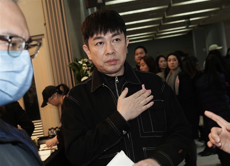 李明川前去演藝圈經紀人Simon告別式。(圖/記者趙于瑩攝影)