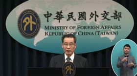 外交部領務局長鄭正勇說明旅遊警示（圖／翻攝自外交部YT）