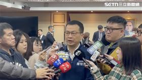 針對1.25兆國防特別預算條例是否併案交付審查，羅智強受訪回應。（圖／記者楊士誼攝影）