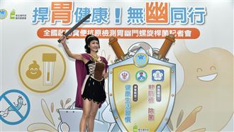 唐玲抗癌成功曝家人也癌逝：以為他會過關