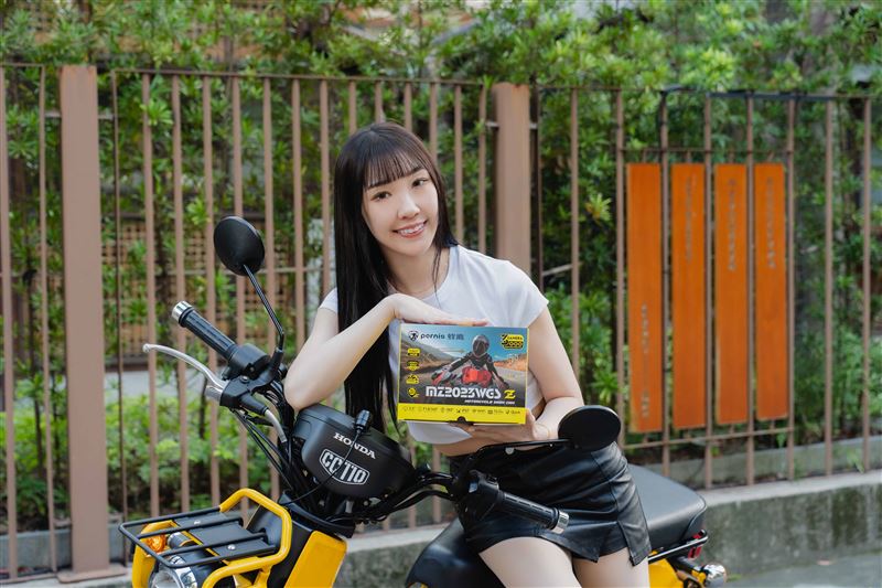 Pernis蜂鷹推出三鏡頭行車記錄器MZ2023WGS。（圖／聯鎧電子提供）