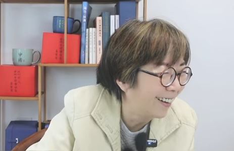 黃智賢大笑黃國昌草包，中英文都比她爛（圖／翻攝自黃智賢夜問YT）