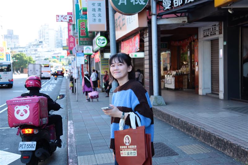 吳欣岱嘆柯文哲拿代孕法案出來當政治交換，讓她感到無力。（圖／翻攝自吳欣岱臉書）