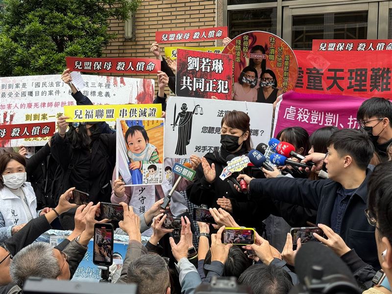 郁方現身力挺剴剴案。（圖／翻攝自臉書）