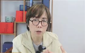 黃智賢表示，國民黨面臨困難又很痛苦的處境，過去可以劈腿，但現在美中都要求表態（圖／翻攝自黃智賢夜問）