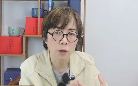 黃智賢表示，國民黨面臨困難又很痛苦的處境，過去可以劈腿，但現在美中都要求表態（圖／翻攝自黃智賢夜問）