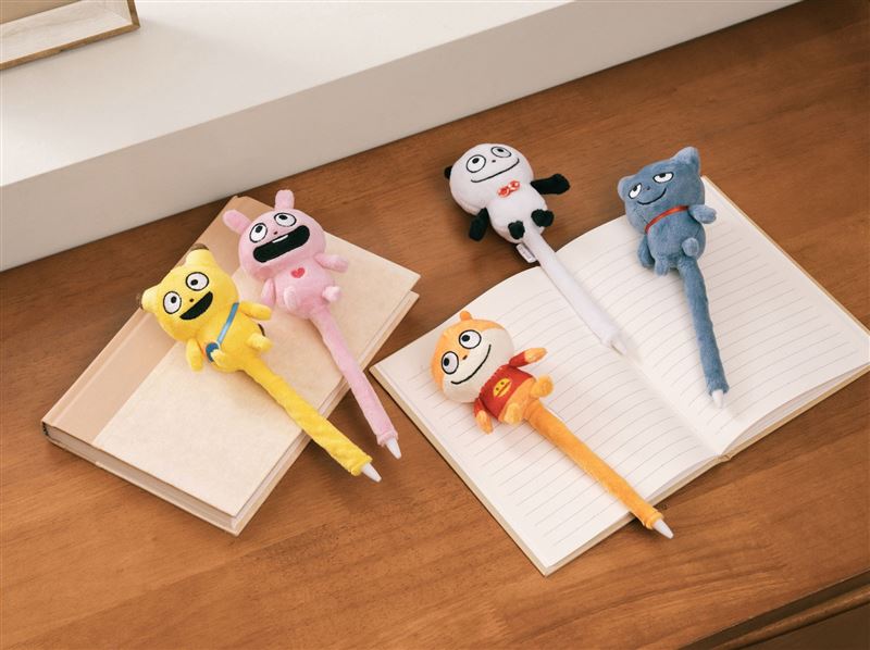 限量立體絨毛筆，消費當筆加價169元可獲得一款(全套共5款，款式隨機)。（圖／品牌業者提供）