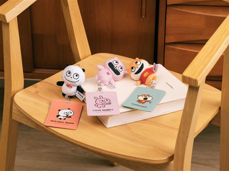 限量絨毛伸縮證件套(共3款)。（圖／品牌業者提供）