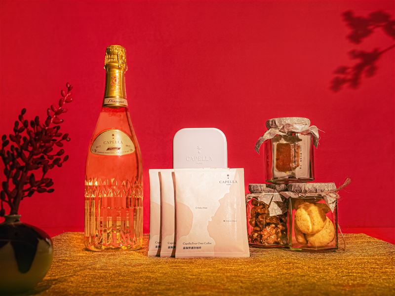 臺北嘉佩樂酒店新春禮盒(含嘉佩樂香檳)。（圖／飯店旅宿業者提供）